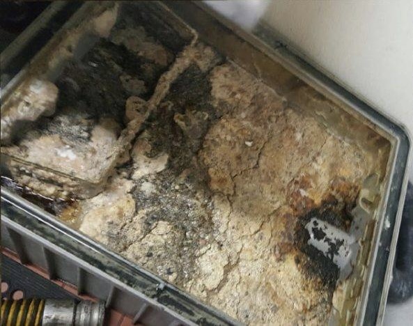 Grease trap before cleaning 2