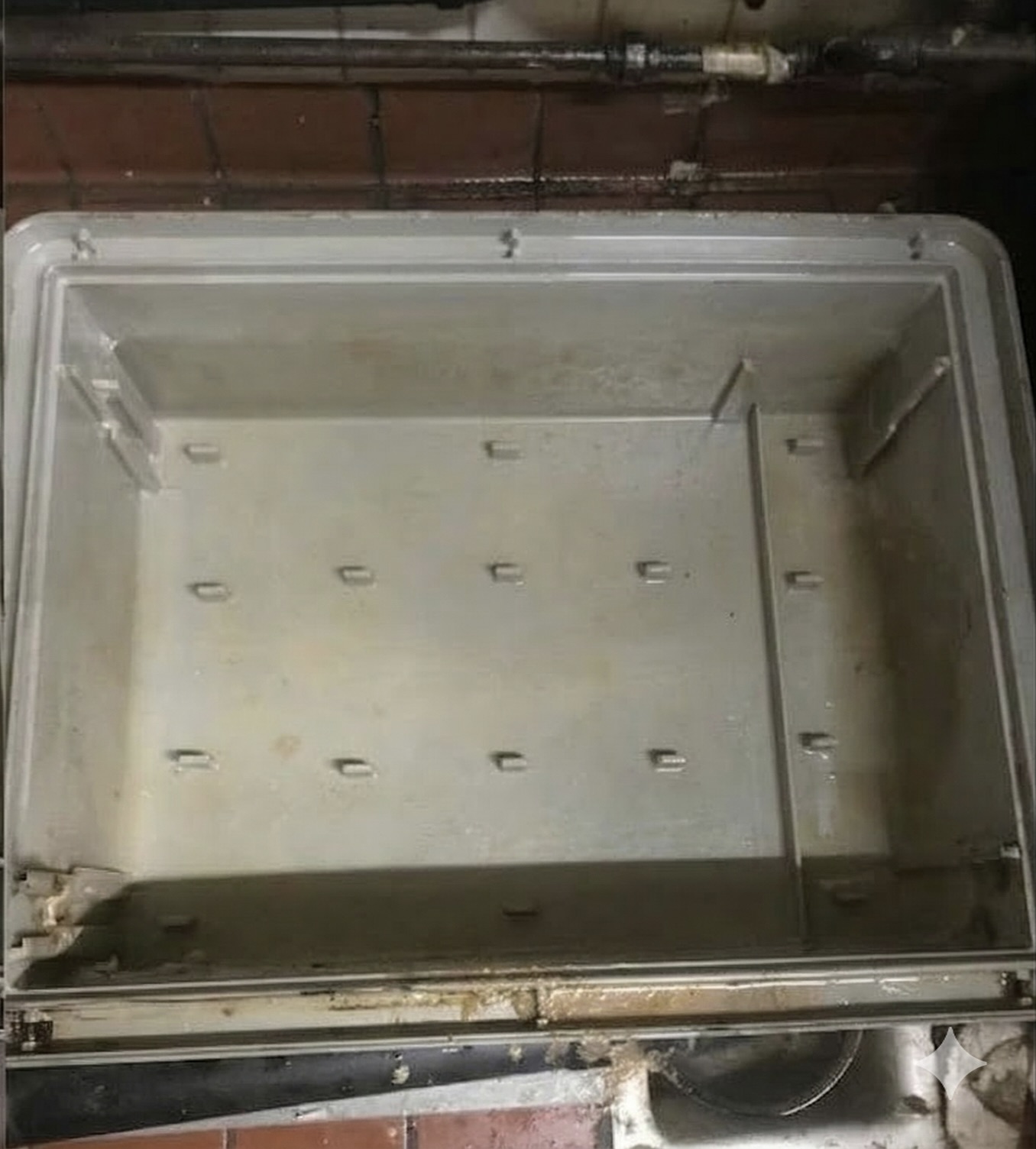 Grease trap after cleaning 4
