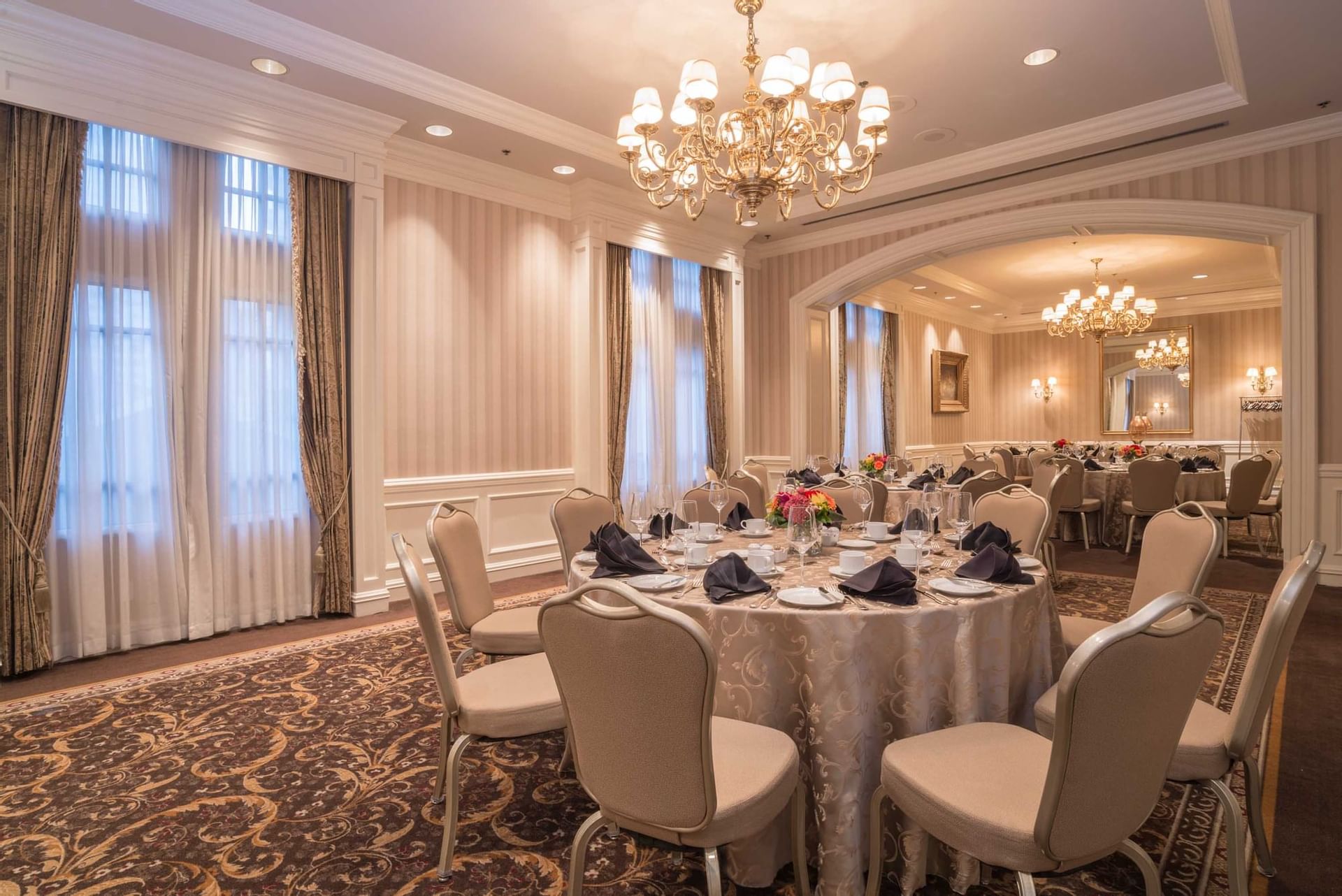 Restaurant service representative